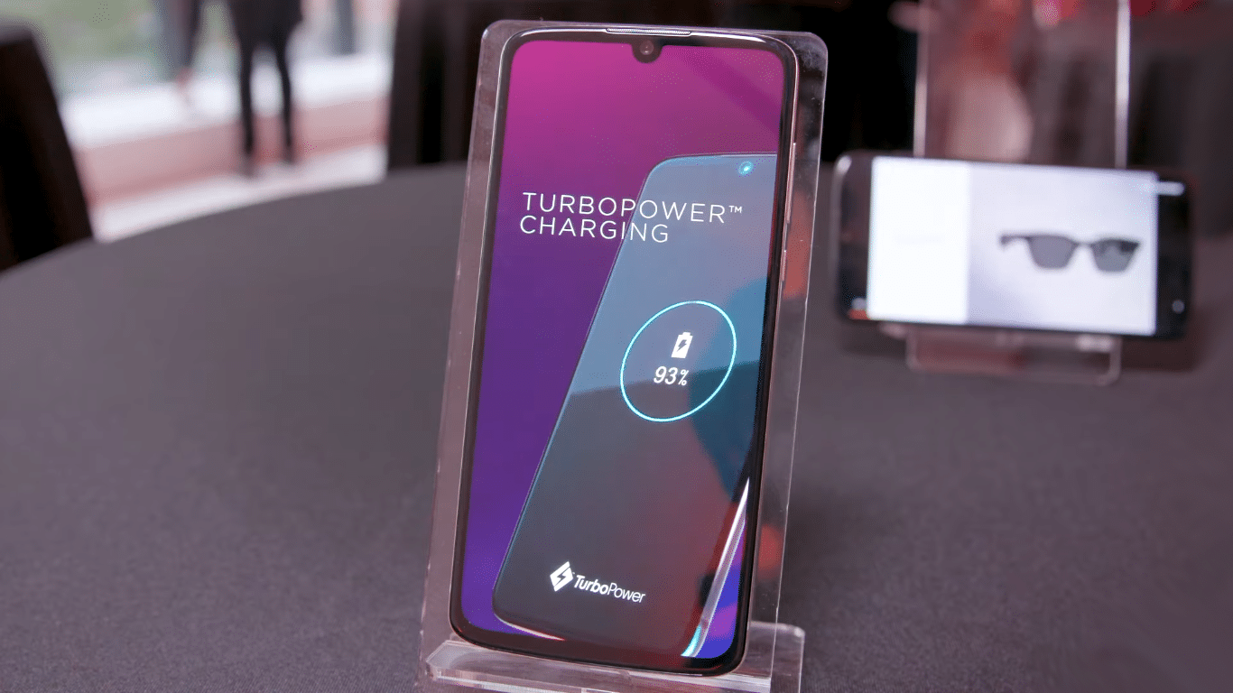 رسميا: موتورولا تعلن عن هاتفها الجديد "Moto Z4" بعدسة خلفية واحدة