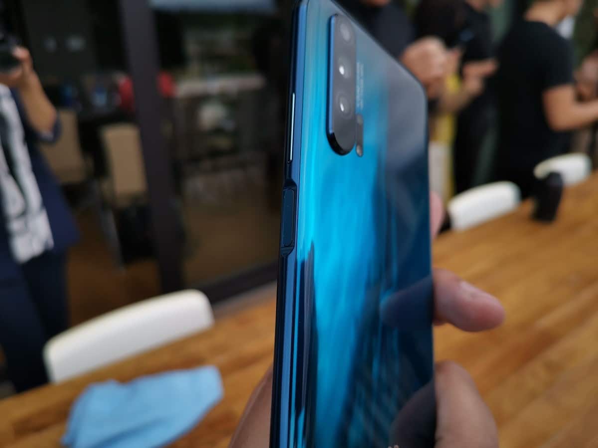 Хонор 2 экрана. Honor 20 Pro экран. Экран хонор 20 Лайт. Хонор ВИА 20. Разбитый хонор 20 Pro.