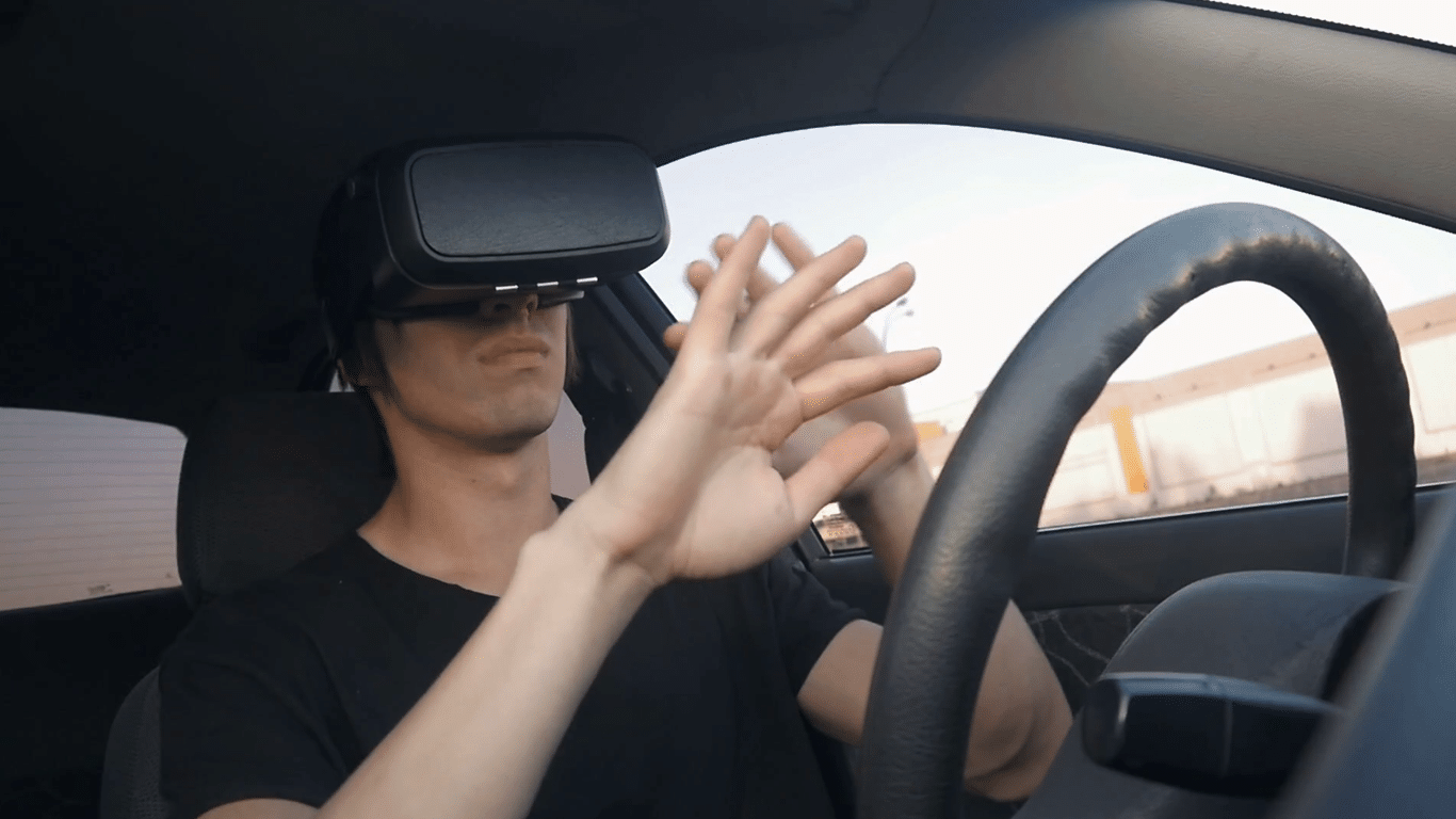 شركات صناعة السيارات تعرض تجارب "الواقع الإفتراضي" للسيارات ذاتية القيادة