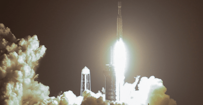 بالفيديو: سبيس إكس تنجح في إطلاق صاروخ فالكون الثقيل